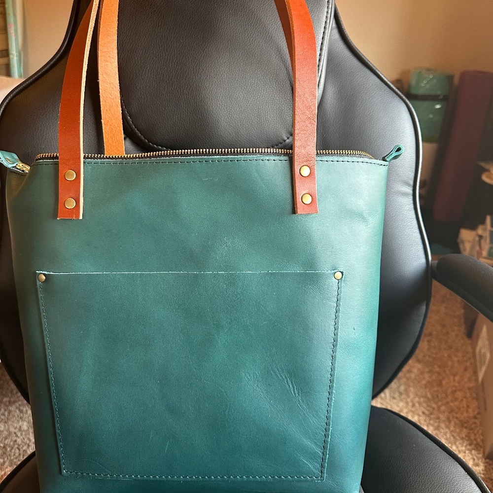 NEW Portland Leather Zipper Medium Caribbean Tote